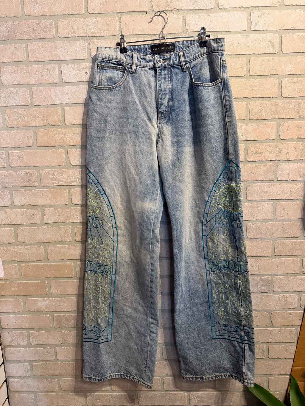 Who Decides War Jeans 30