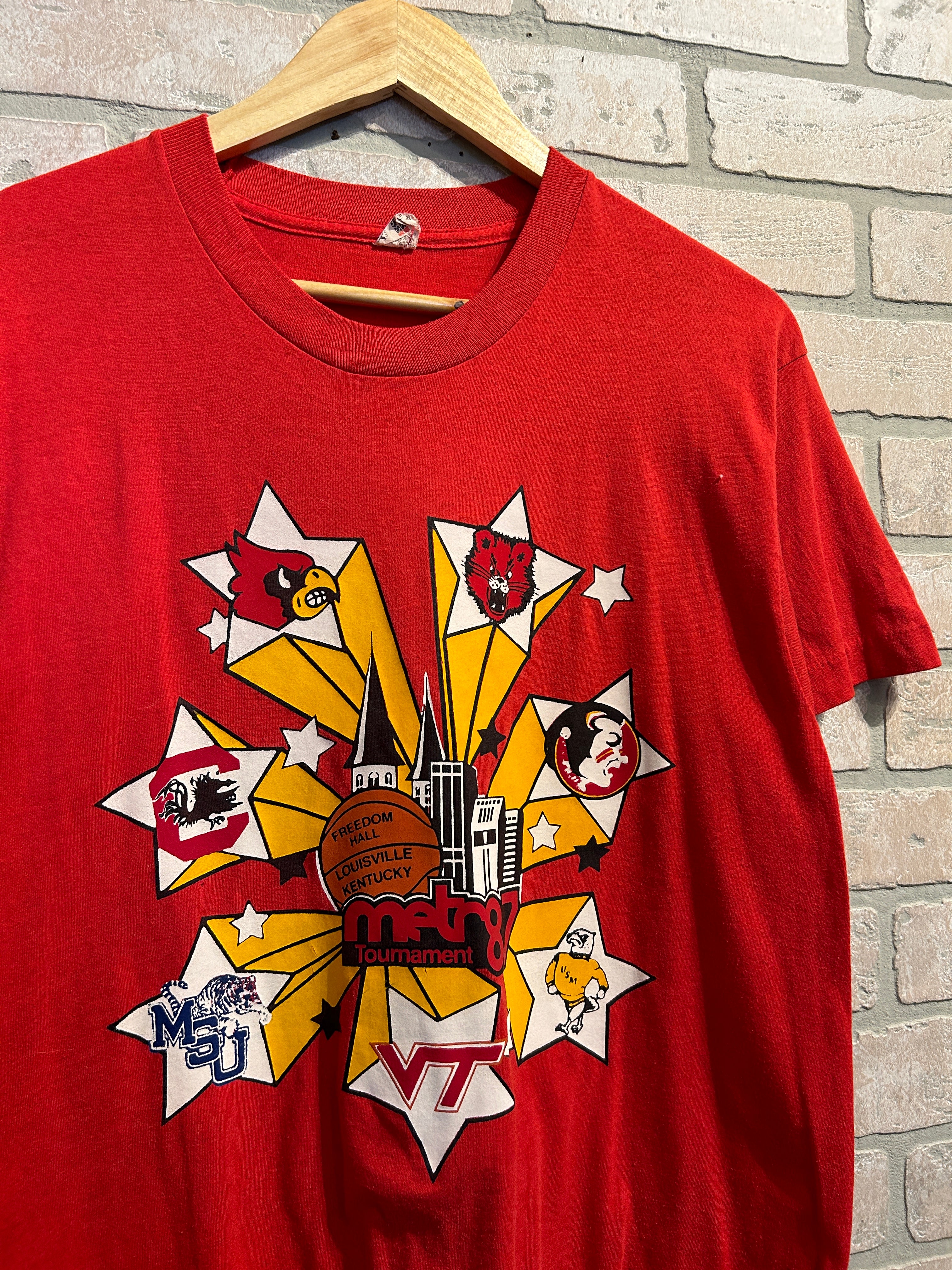 Vintage Ncaa Basketball Tee L