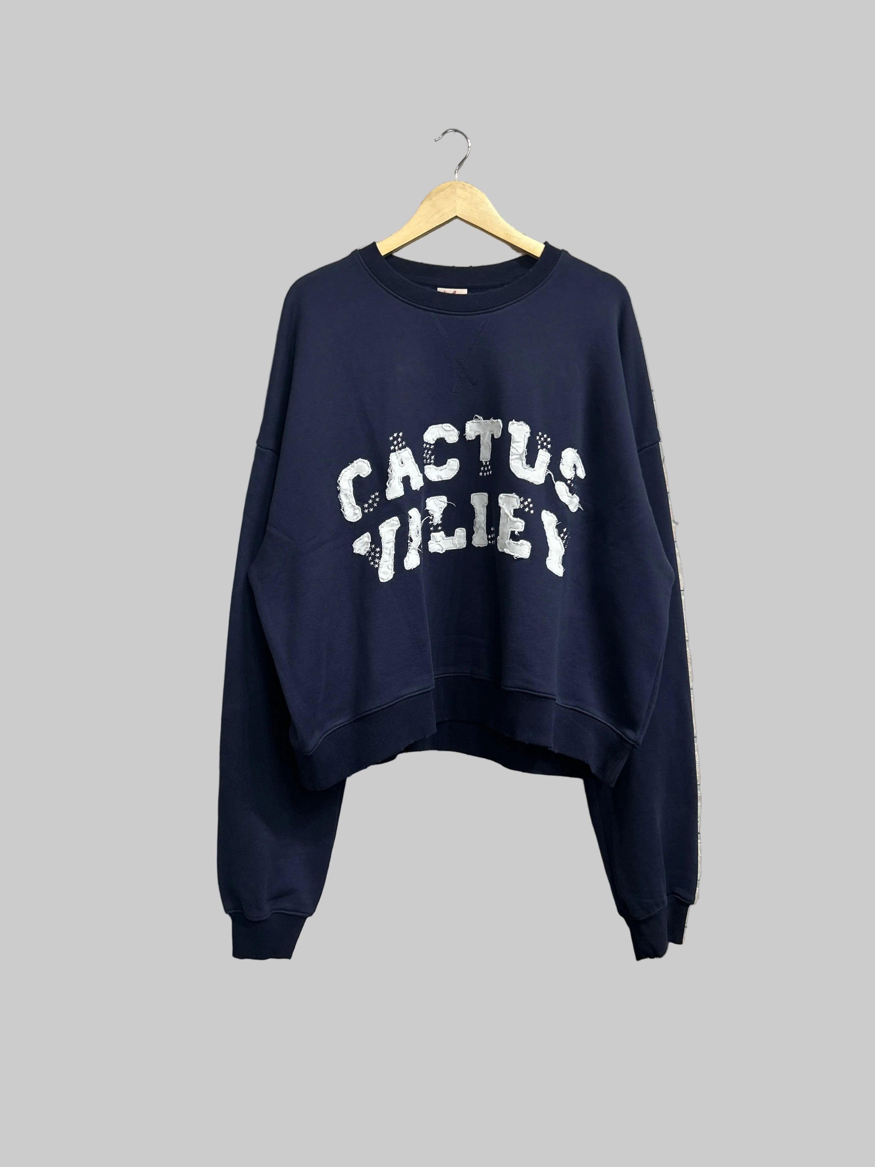 Azva Studios Crewneck L & XL