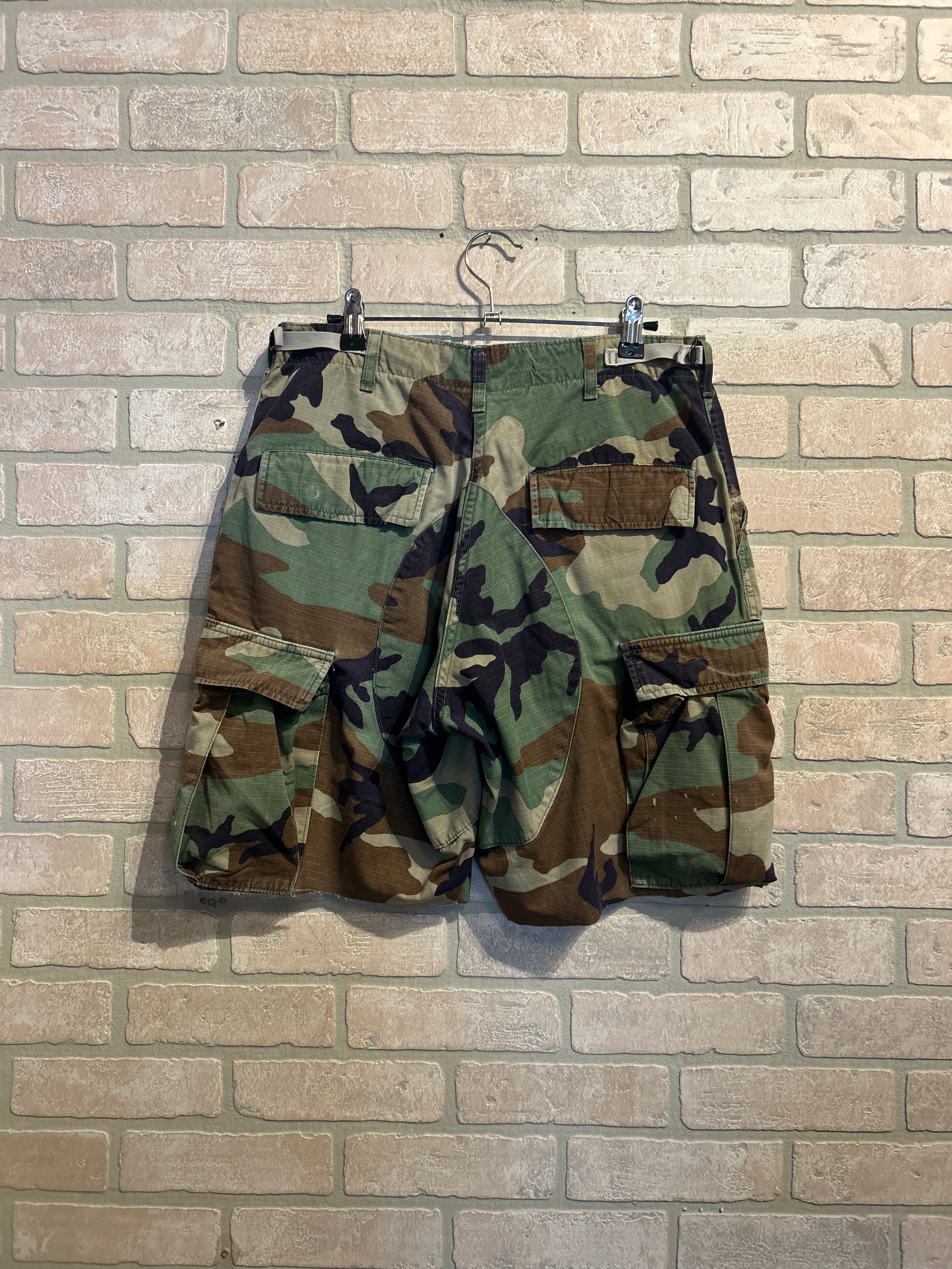 Vintage Camo Shorts 30