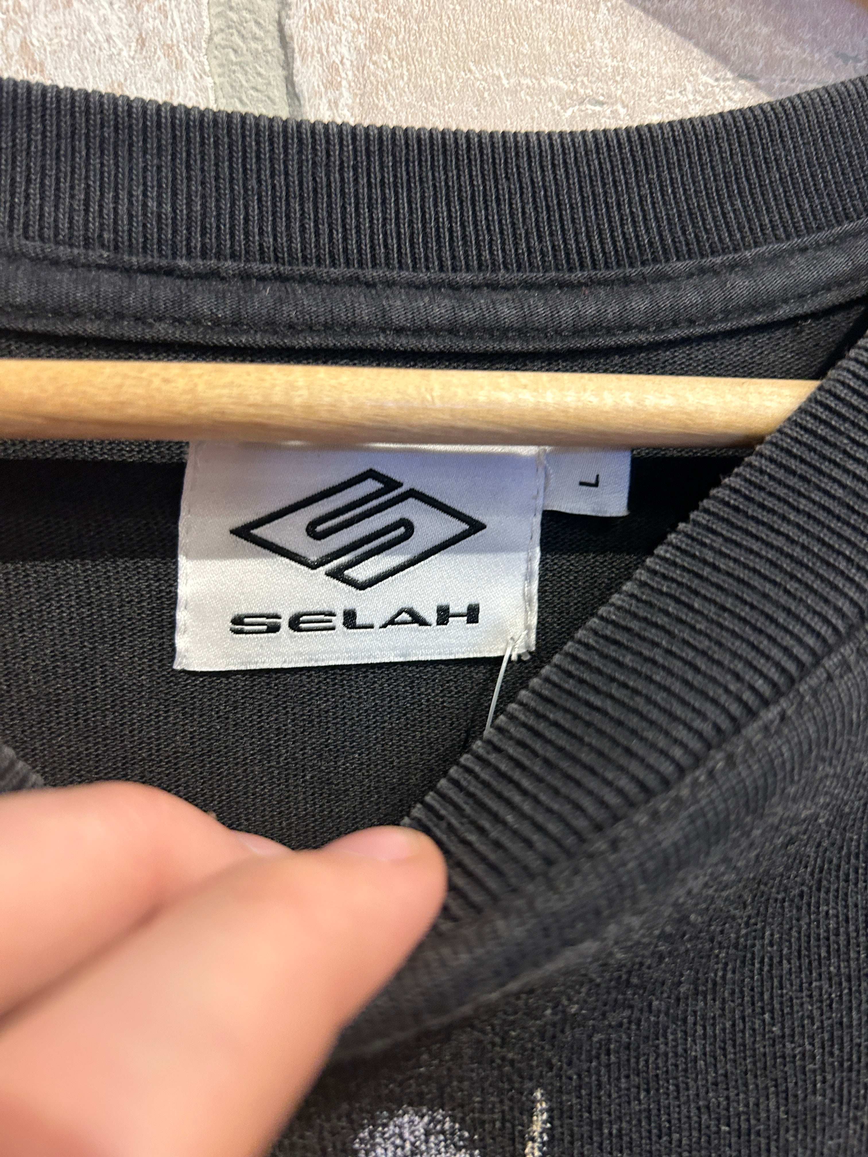 Selah Tee L
