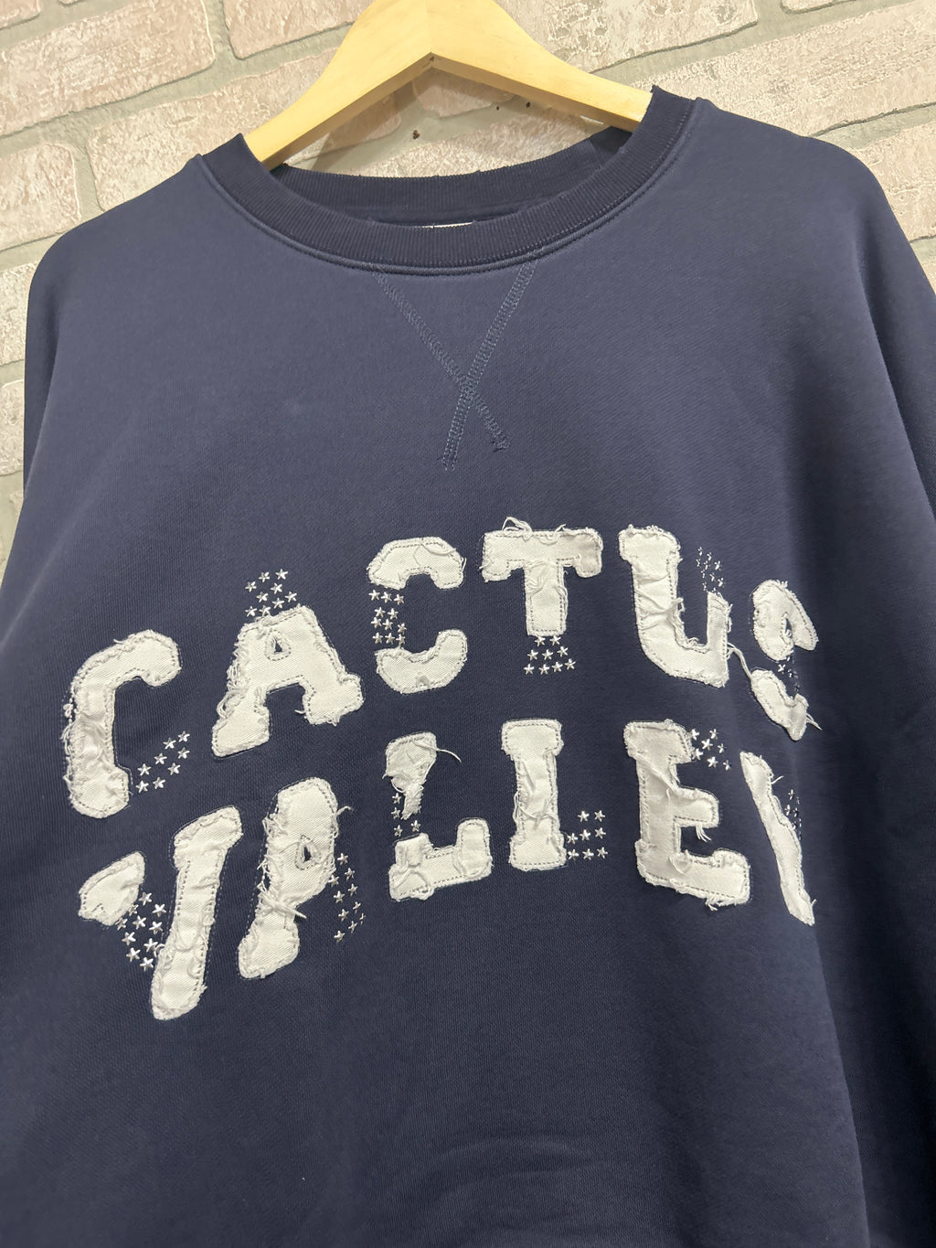Azva Studios Crewneck L & XL